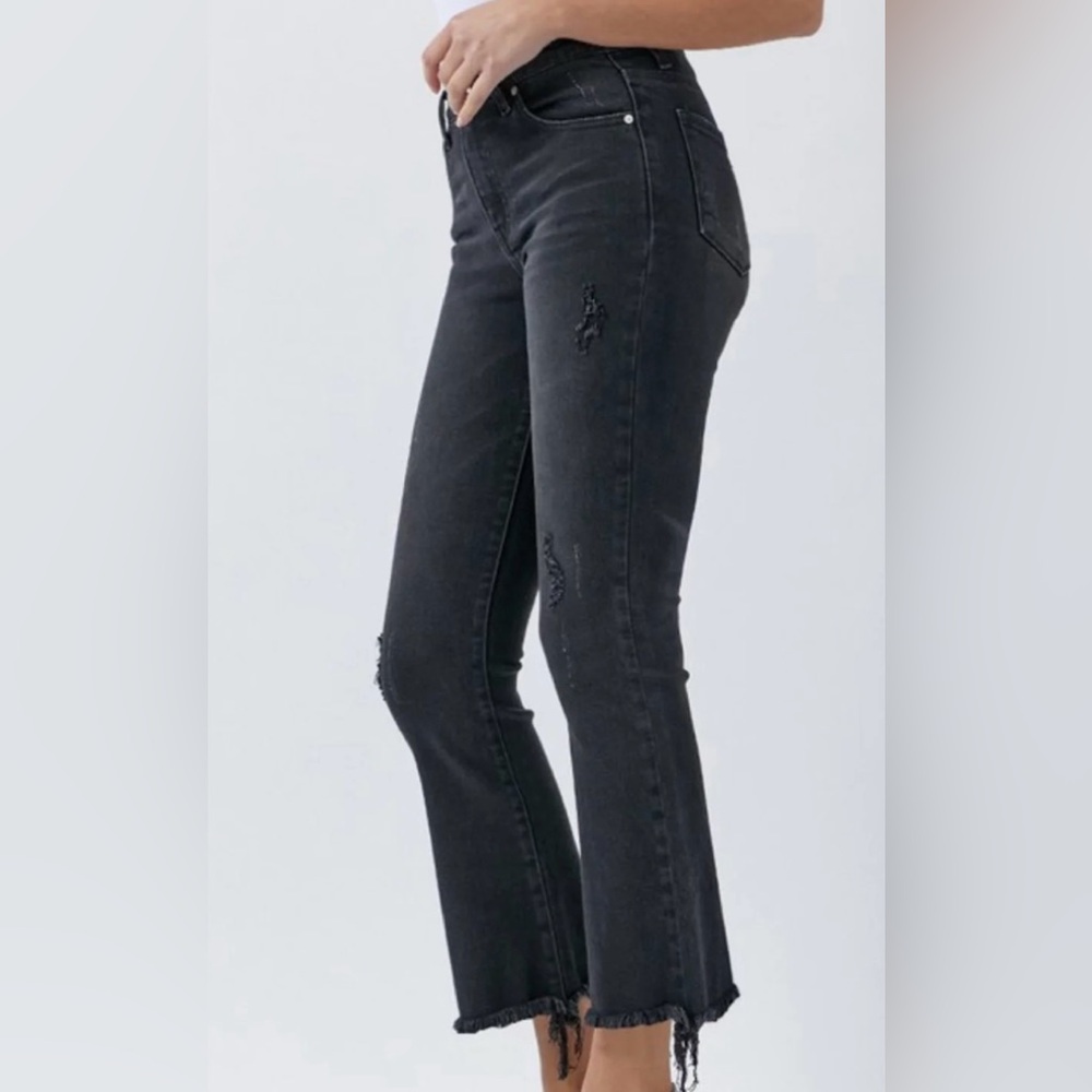 Women's Black Cropped Jeans